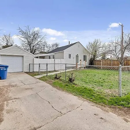Cute Entire Small House With Large Yard! Pets Welcome! West Valley City Exterior photo