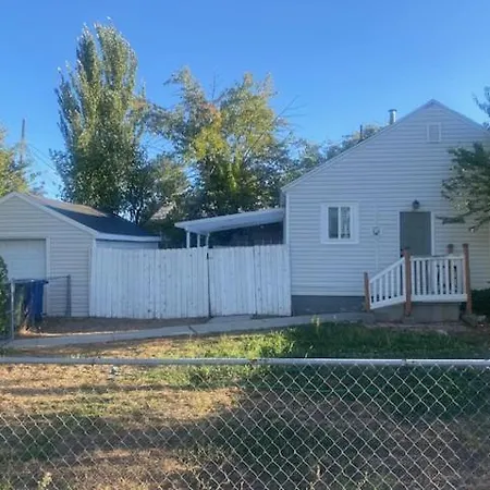 Cute Entire Small House With Large Yard! Pets Welcome! West Valley City Exterior photo