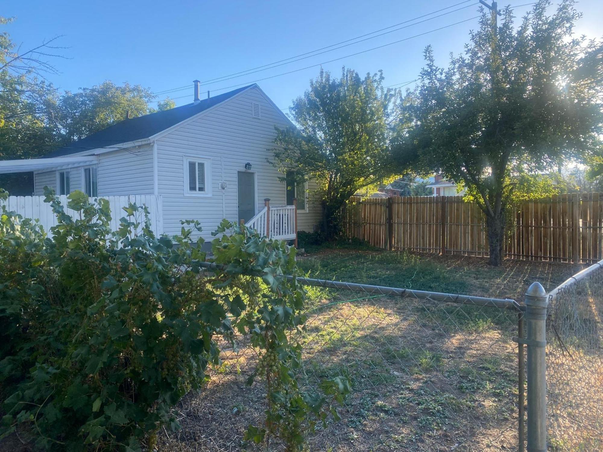 Holiday home Cute Entire Small House With Large Yard! Pets Welcome! West Valley City