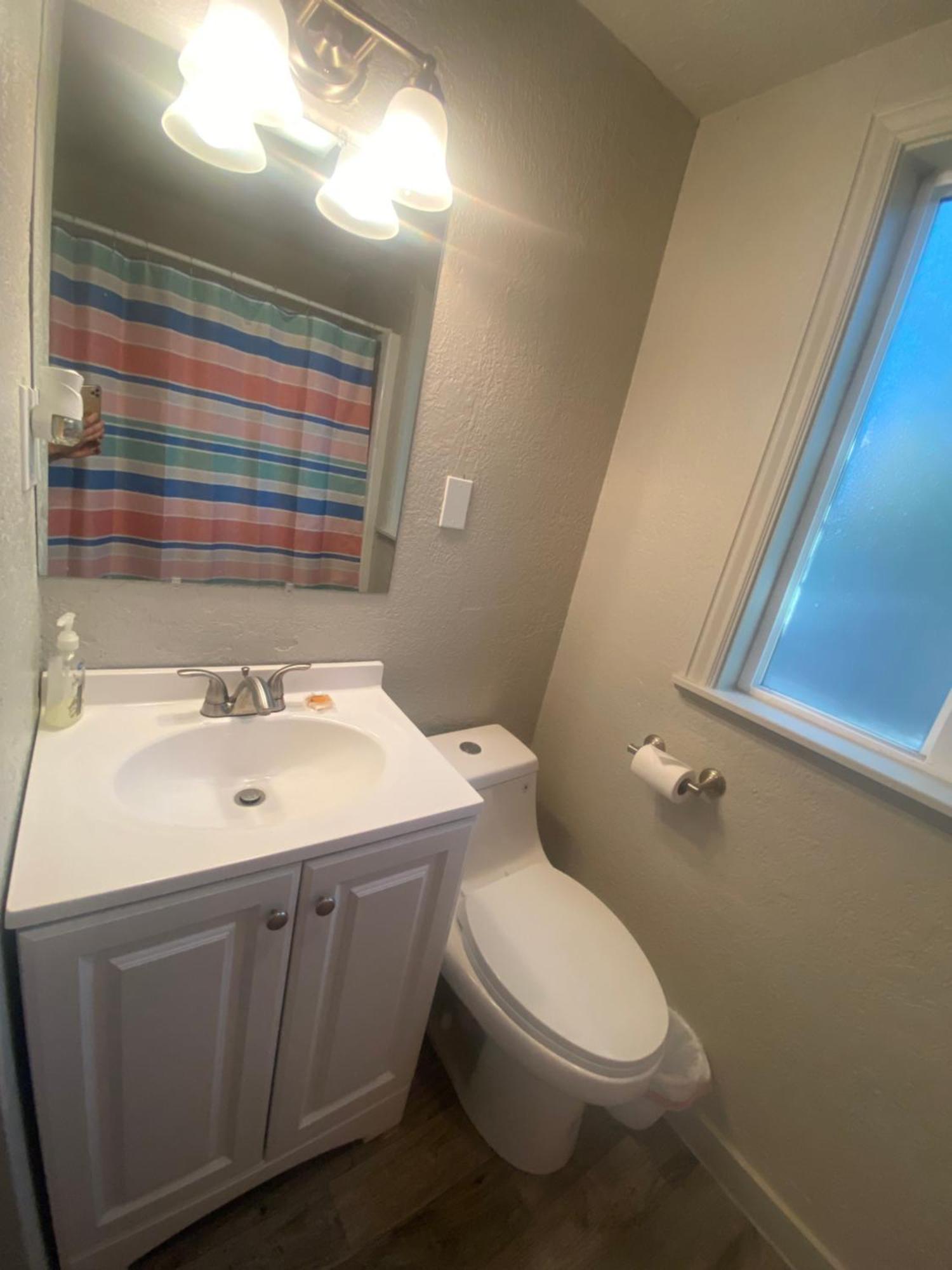 Cute Entire Small House With Large Yard! Pets Welcome! *