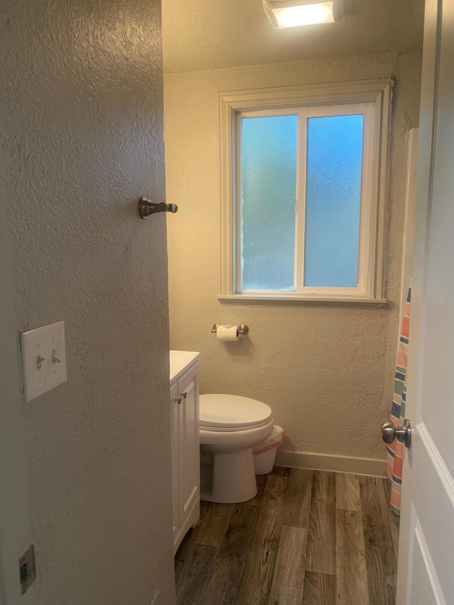 Cute Entire Small House With Large Yard! Pets Welcome! Holiday home West Valley City